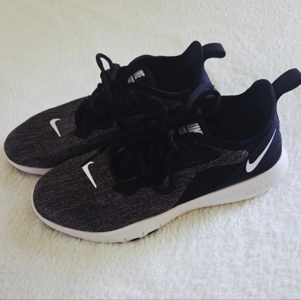Nike ✨️ Women's Black and White Running Shoes Size 7.5